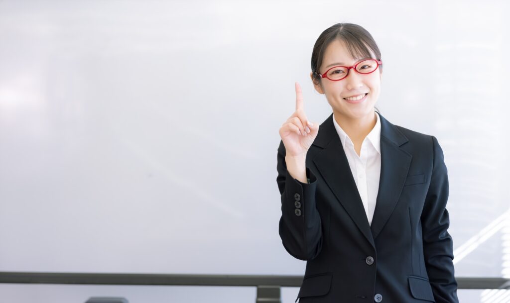 就職のコツを教えてくれる女性社員